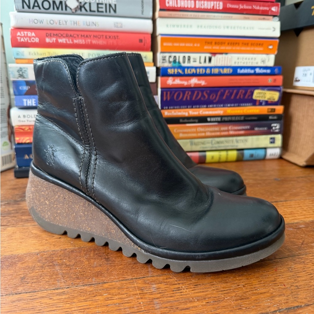 Fly London Black Leather Ankle Booties Sz 39